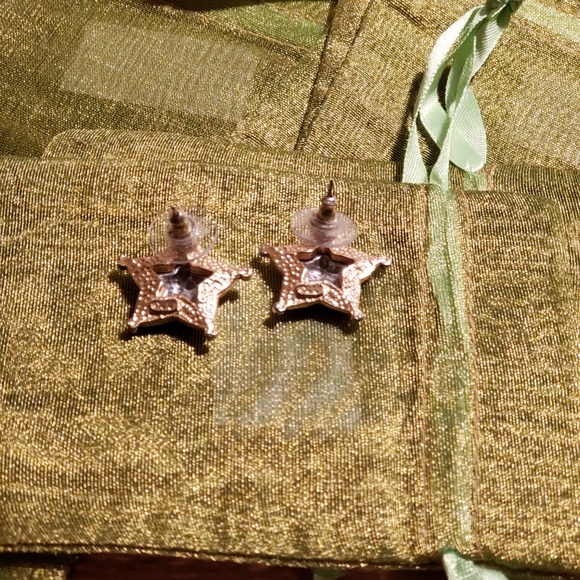 ☆ 90s Vintage Holiday Star Embossed Earrings ☆ - Picture 3 of 4